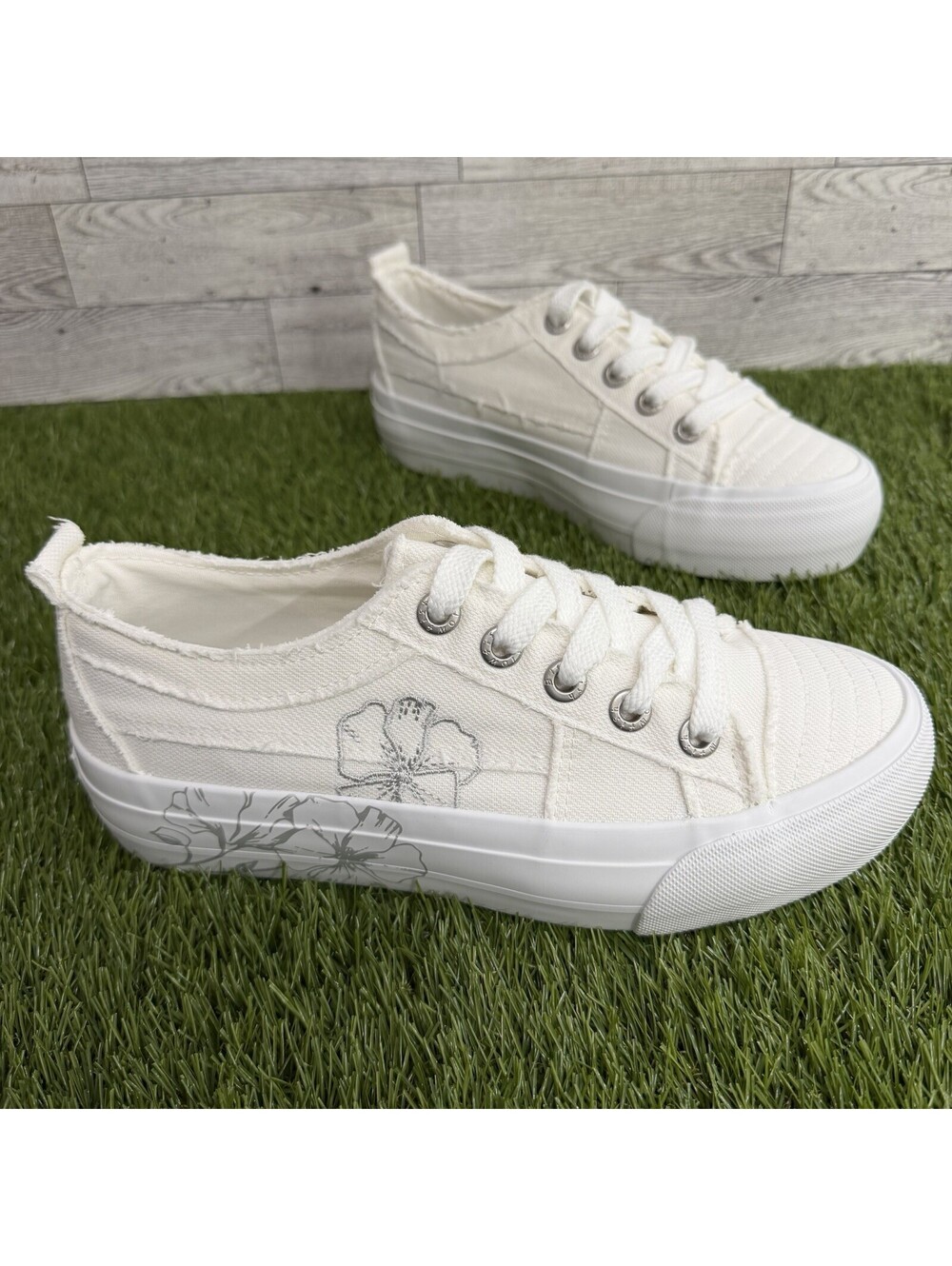 Blowfish Malibu Women's Sadie-Sun Platform Low Top Sneaker NWOB Women’s Size 7.5